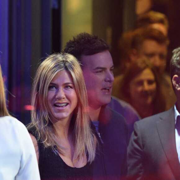 Jennifer Aniston sur le plateau de l'émission "The One Show" présentée par Alex Jones enceinte dans les studios de la BBC à Londres, Royaume Uni, le 21 novembre 2016.