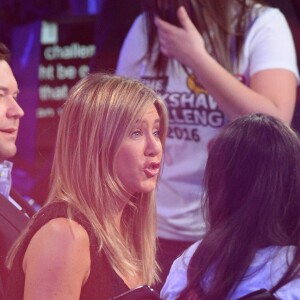 Jennifer Aniston sur le plateau de l'émission "The One Show" présentée par Alex Jones enceinte dans les studios de la BBC à Londres, Royaume Uni, le 21 novembre 2016.
