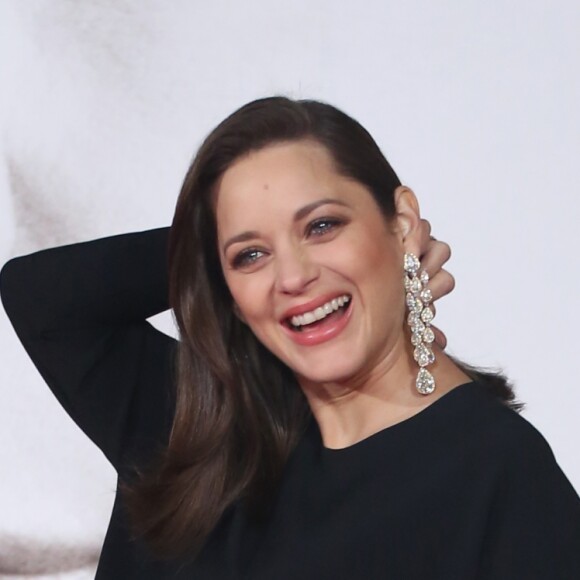 Marion Cotillard enceinte à la première de 'Alliés' ('Allied') aux cinémas Odeon à Leicester Square à Londres, le 21 novembre 2016