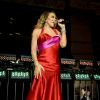 Mariah Carey chante à la soirée annuelle de Noël 'The Bay' à Toronto, le 3 novembre 2016.