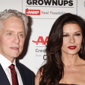 Michael Douglas et sa femme Catherine Zeta-Jones - Soirée des "Movies For Grownups Awards" à Los Angeles le 8 février 2016.