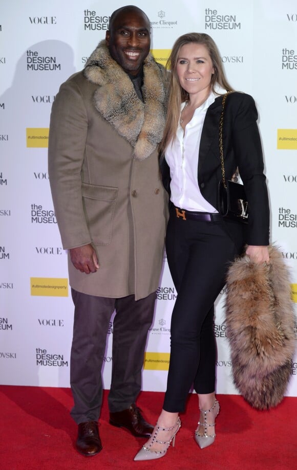 Sol Campbell et son épouse Fiona Barratt-Campbell assistent à l'inauguration du Design Museum à Londres, le 22 novembre 2016.