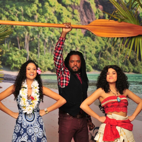 Cerise Calixte, Anthony Kavanagh et Vaiana - People au Noël de Disneyland Paris. Le 9 novembre 2016 © Disneyland Paris via Bestimage