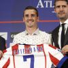 L'attaquant de l'équipe de France de football, Antoine Griezmann signe dans le club de l'Atletico Madrid en Espagne le 21 juillet 2014.