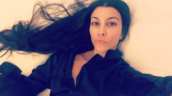 Kourtney Kardashian : Au naturel et au lit, la mère de famille éblouit