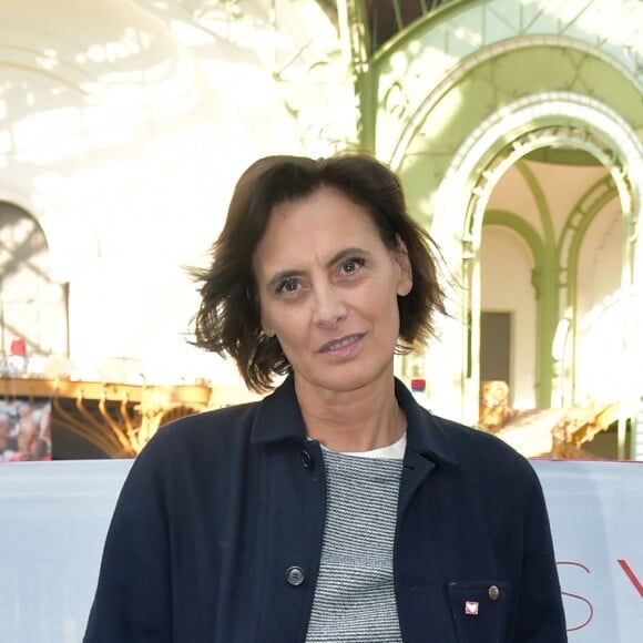 Inès de La Fressange, marraine de l'opération - 2000 personnes se sont rassemblées pour un cours de yoga géant au Grand Palais à Paris le 9 octobre 2016. Cette opération, "Les yogis du coeur" s'est déroulée au profit de l'association Mécénat Chirurgie Cardiaque. © Giancarlo Gorassini / Bestimage