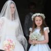 Geri Halliwell et sa fille Bluebell lors de son mariage avec Christian Horner en l'église de Woburn le 15 mai 2015
