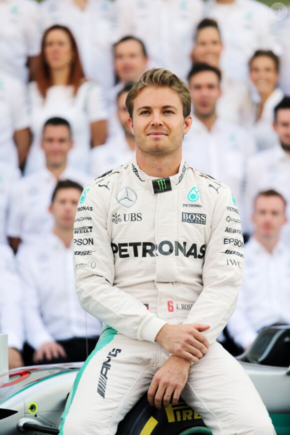 Nico Rosberg sacré champion du monde au Grand Prix of Abu Dhabi, en présence de sa femme Vivian Sibold, le 27 novembre 2016.