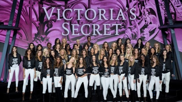 Les mannequins du défilé Victoria's Secret 2016 arrivent au Grand Palais. Paris, le 28 novembre 2016.