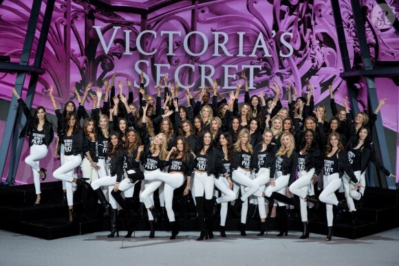 Les mannequins du défilé Victoria's Secret 2016 au Grand Palais à Paris le 28 novembre 2016. © Cyril Moreau / Bestimage