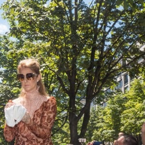 L'hôtel Royal Monceau remercie Céline Dion pour son séjour avec un énorme bouquet de ballons à Paris le 9 juillet 2016.