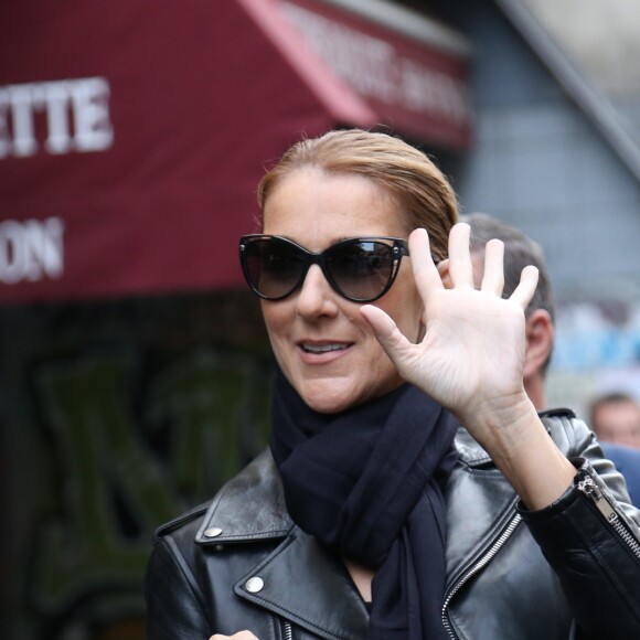 Exclusif - Céline Dion quitte son hôtel pour se rendre à une séance photo avec le photographe Gilles Bensimon à Paris le 17 juin 2016