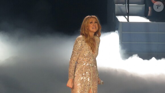 Un peu plus d'un mois après le décès de son mari René Angélil, Céline Dion est remontée sur scène au Caesars Palace à Las Vegas le 23 février 2016.