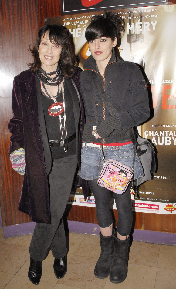 Chantal Lauby et Jennifer Ayache lors de l'avant-première du film Regarde-moi à Paris le 22 février 2006