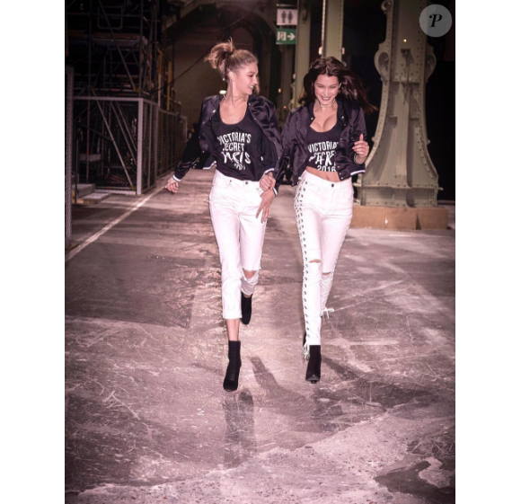 Bella Hadid est à Paris avec sa soeur Gigi pour le défilé Victoria's Secret. Photo publiée sur Instagram le 30 novembre 2016