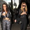 Gigi et Bella Hadid se promènent dans les rues de Los Angeles. Plus tard, elles sont allées déjeuner au restaurant Il Pastaio à Beverly Hills, le 25 novembre 2015