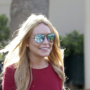 Lindsay Lohan est allée déjeuner à côté de son nouveau nightclub à Athènes en Grèce, le 15 octobre 2016