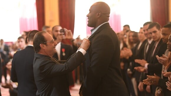Teddy Riner géant face à François Hollande, sa belle Luthna à ses côtés
