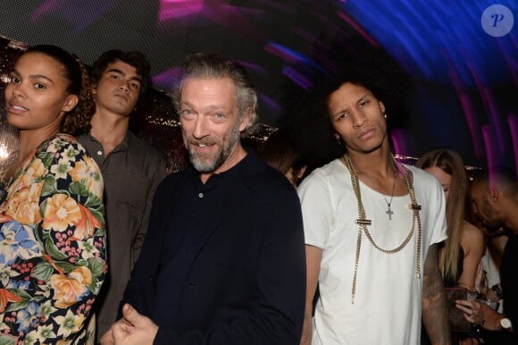 Exclusif - Vincent Cassel, sa compagne Tina Kunakey et Laurent Bourgeois (Les Twins) au VIP Room à Paris, France, le 1 er décembre 2016. © Rachid Bellak/Bestimage