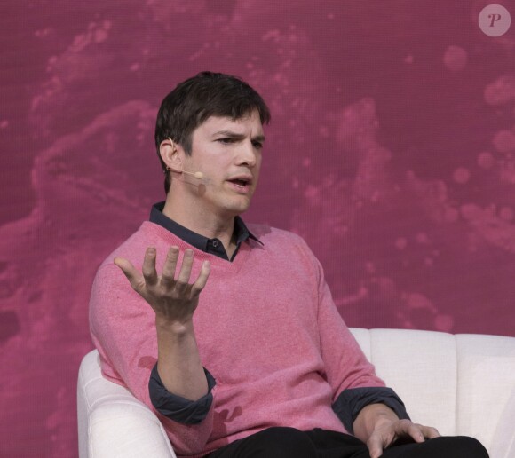 Ashton Kutcher à la soirée The Game Plan: Strategies for Entrepreneurs' lors du Airbnb Open 2016 au théâtre Orpheum à  Los Angeles, le 19 novembre 2016
