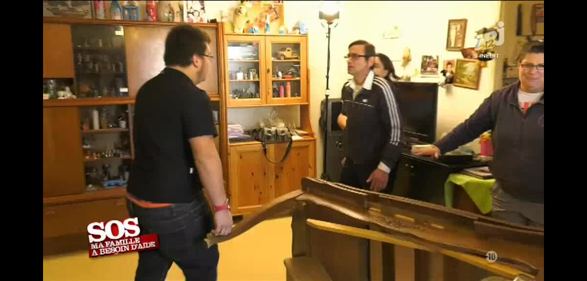 Vidéo : "SOS ma famille a besoin d'aide", une bagarre éclate dimanche 4