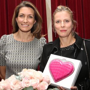 Anne-Claire Coudray et Karin Viard (Prix de la Femme d'Influence "Coup de Coeur") - 3ème édition de la cérémonie de remise des prix de la Femme d'Influence à l'Hôtel Hyatt Regency Paris Etoile à Paris, le 5 décembre 2016. © Denis Guignebourg