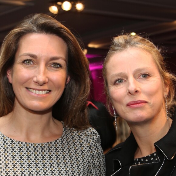 Anne-Claire Coudray et Karin Viard (Prix de la Femme d'Influence "Coup de Coeur") - 3ème édition de la cérémonie de remise des prix de la Femme d'Influence à l'Hôtel Hyatt Regency Paris Etoile à Paris, le 5 décembre 2016. © Denis Guignebourg