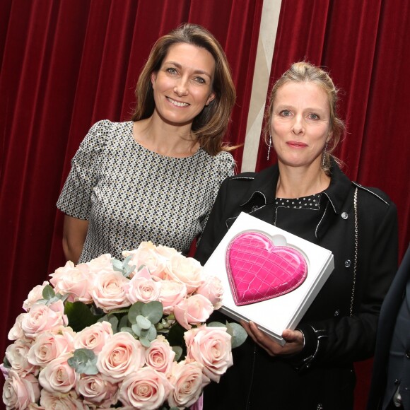 Anne-Claire Coudray, Karin Viard (Prix de la Femme d'Influence "Coup de Coeur"), Louis Desazars (président Directeur Général de Shiseido Europe) - 3ème édition de la cérémonie de remise des prix de la Femme d'Influence à l'Hôtel Hyatt Regency Paris Etoile à Paris, le 5 décembre 2016. © Denis Guignebourg