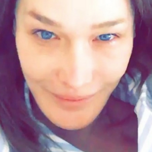 Carla Bruni-Sarkozy se montre sans maquillage sur Instagram en 2016.