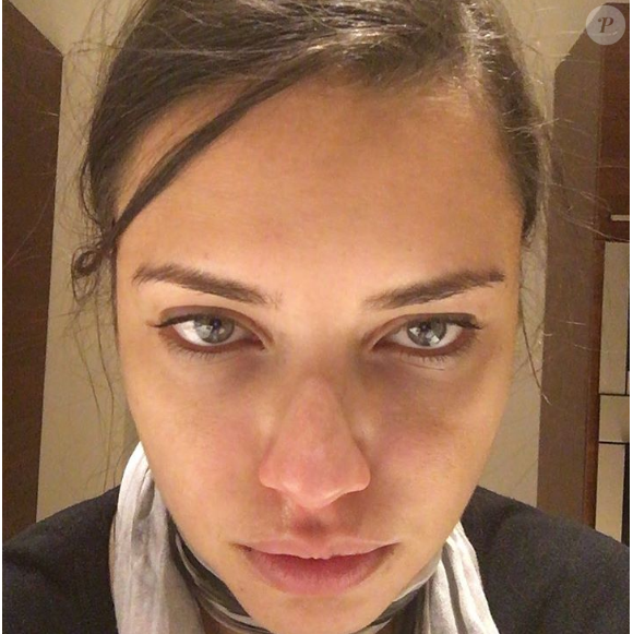 Adriana Lima se montre sans maquillage sur Instagram en 2016.