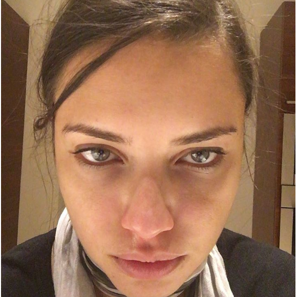 Adriana Lima se montre sans maquillage sur Instagram en 2016.