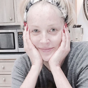 Sharon Stone se montre sans maquillage sur Instagram en 2016.