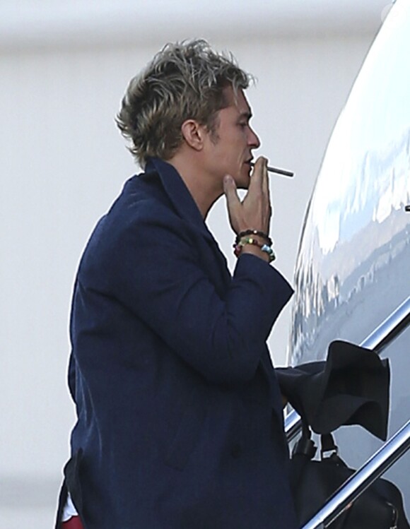 Exclusif - Katy Perry et son compagnon Orlando Bloom embarquent dans un jet privé à l'aéroport de Van Nuys à Los Angeles, Californie, Etats-Unis, le 27 novembre 2016.