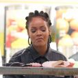 Sandra Bullock et Rihanna dans un restaurant Papaya Dog fast food sur le tournage de 'Oceans Eight' dans le quartier de downtown à New York, le 7 décembre 2016.