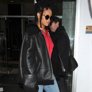 Rihanna se promène à New York, le 7 décembre 2016.