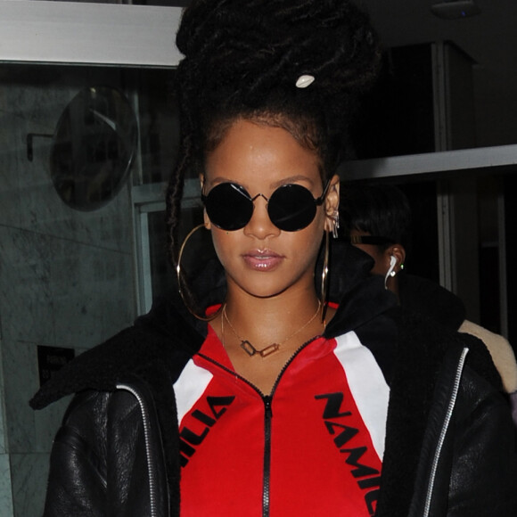 Rihanna se promène à New York, le 7 décembre 2016.