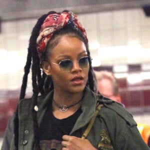 Rihanna pendant le tournage du film "Oceans Eight" dans le métro New Yorkais à la station Church Avenue dans le Quartier de Brooklyn à New York, le 3 décembre 2016.