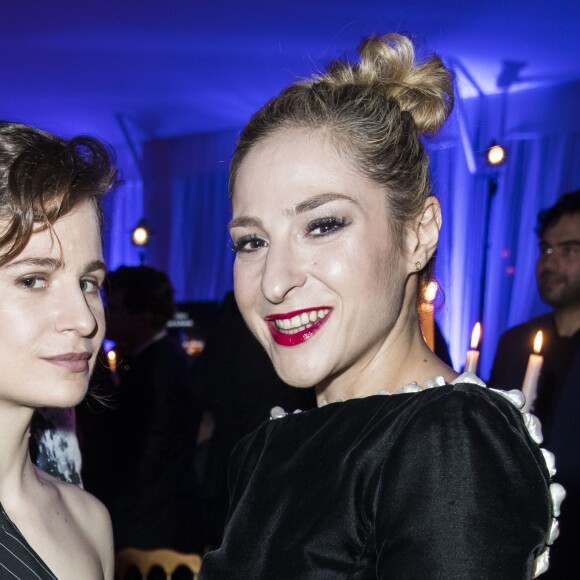 Héloïse Letissier (Christine and the Queens) et Marilou Berry - Le dîner caritatif de Babeth Djian et l'association AEM, Un Avenir pour les Enfants du Monde pour les enfants du Rwanda au Pavillon Ledoyen à Paris, France, le 8 décembre 2016. Chaque année avant les fêtes, Babeth Djian mobilise la mode le temps d'un dîner caritatif au profit des enfants du Rwanda. La directrice de la rédaction de Numéro Magazine associe à la cause de l'association AEM, les grandes maisons de couture française. © Olivier Borde/Bestimage