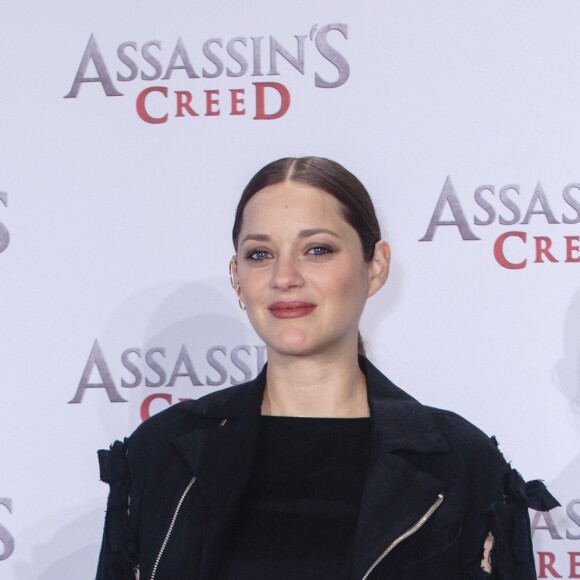Marion Cotillard enceinte - Photocall du film "Assassin's creed" à Berlin en Allemagne le 1er décembre 2016.