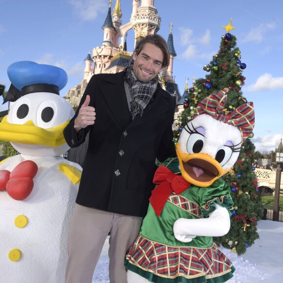 Camille Lacourt au Noël de Disneyland Paris. Le 9 novembre 2016 © Disneyland Paris via Bestimage