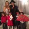 Mariah Carey et ses jumeaux Monroe et Moroccan posent avec Beyoncé et sa fille Blue Ivy dans les coulisses de son concert à New York. Photo publiée sur Instagram, le 13 décembre 2016