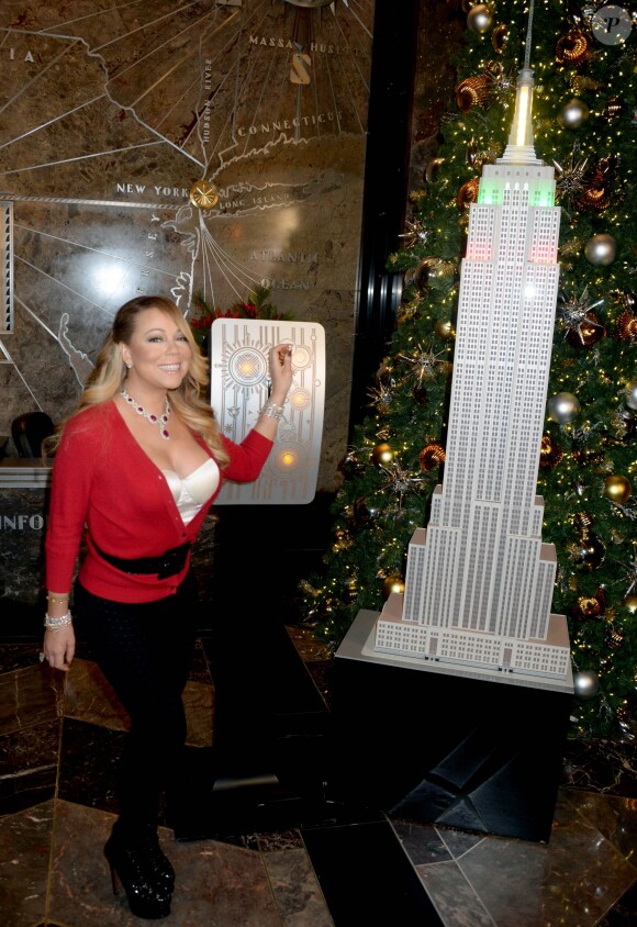 Mariah Carey illumine l'Empire State Building à New York le 6 décembre 2016.