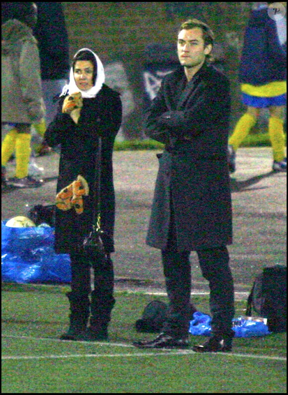 EXCLUSIF - Sadie Frost et Jude Law à Londres. Décembre 2006.