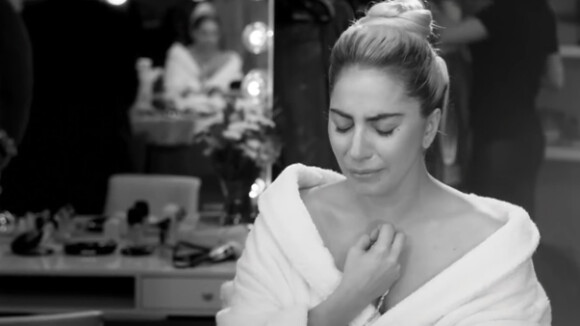 Lady Gaga en larmes : La popstar s'effondre dans le clip de "Million Reasons"