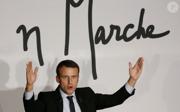Emmanuel Macron, leader du mouvement "En Marche" et candidat à l'élection présidentielle 2017, tient un meeting devant ses militants à Bordeaux, France, le 13 décembre 2016. © Patrick Bernard/Bestimage