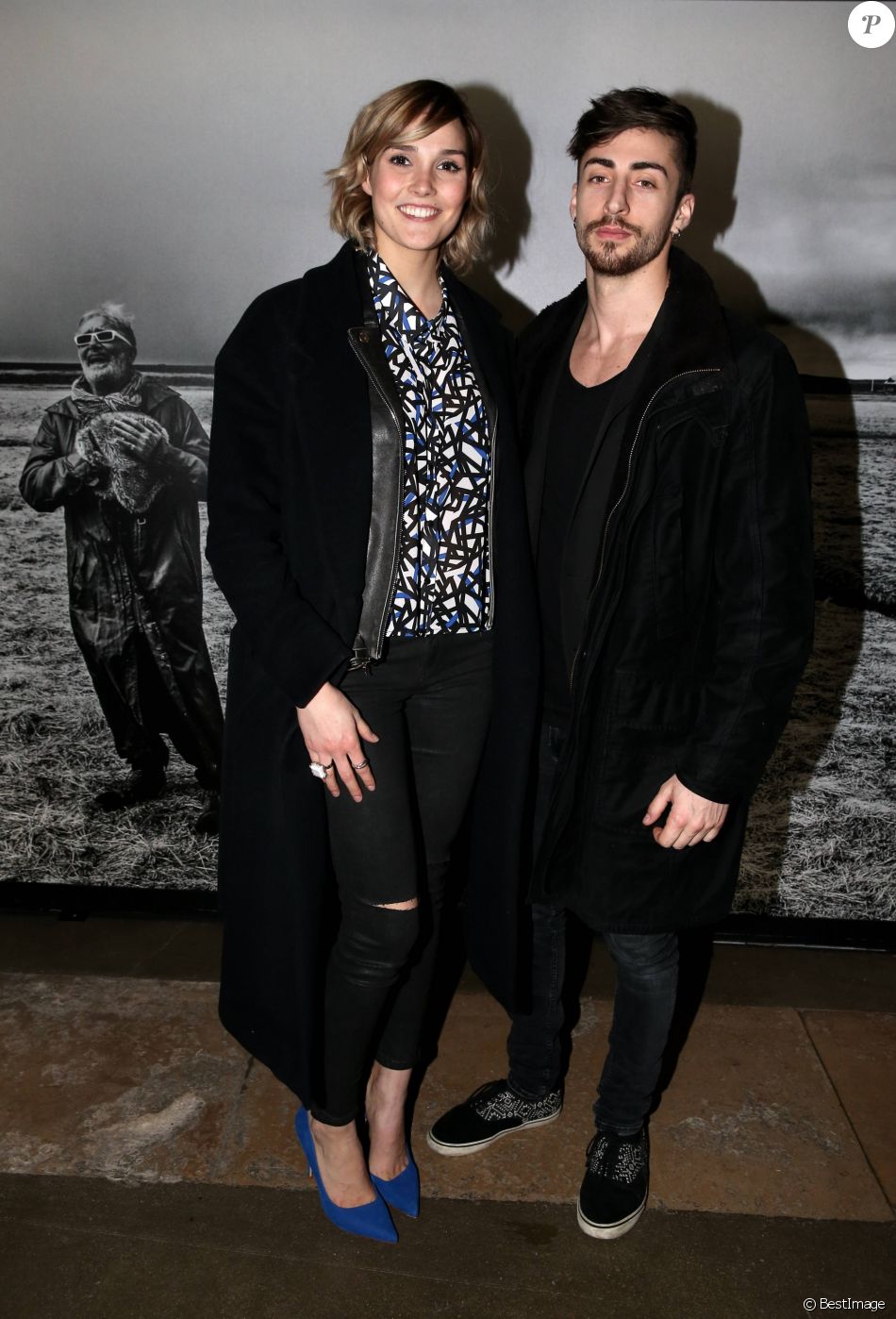 Camille Lou Et Son Compagnon Gabriele A L Inauguration De L Exposition Photographique De Nikos Aliagas Intitulee Corps Et Ames A La Conciergerie A Paris Le 23 M Purepeople