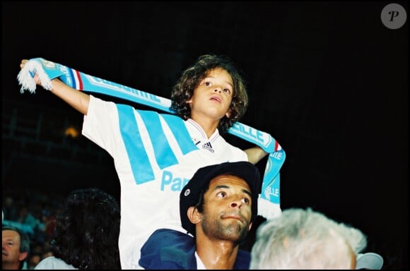 Yannick et Joakim Noah lors de la finale de la ligue des champions OM/ Milan à Municj le 27 mai 1993.