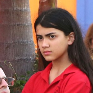 Exclusif - Blanket Jackson (le fils de Michael Jackson) se promène avec des amis sur la jetée de Santa Monica à Santa Monica, le 26 mai 2016.