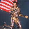 Michael Jackson en concert à Londres, en 1997.