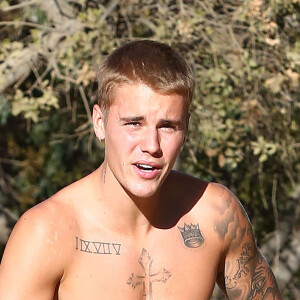 Justin Bieber se promène torse nu à Runyon Canyon à Hollywood le 3 septembre 2016.  Singer Justin Bieber goes for a hike in Runyon Canyon in Hollywood, California on September 3, 2016. Justin, who showed off his fit physique, recently returned from a romantic vacation with his girlfriend Sofia Richie in Mexico.03/09/2016 - Hollywood